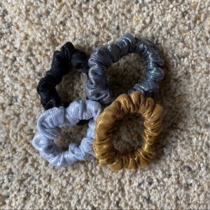 ‼️ANDI Mini Sparkly Scrunchies‼️